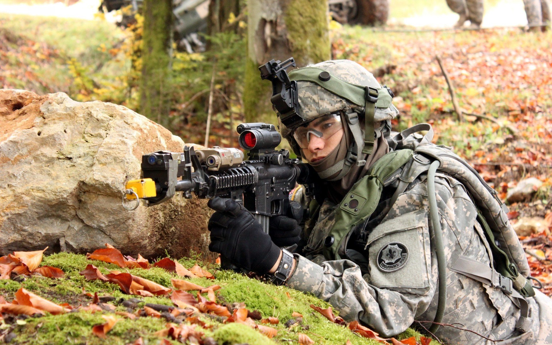 红黑油门，AC米兰的东方节奏与斯通斯的街道法则